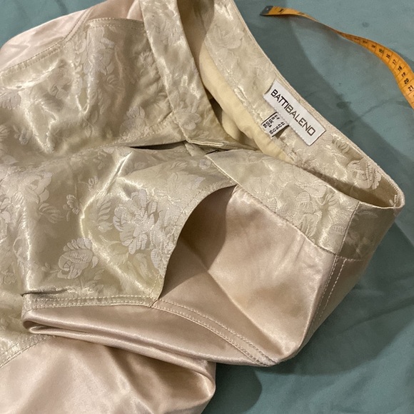 BattiBaleno Floral MIDI Skirt with missing hook at back - Picture 11 of 16